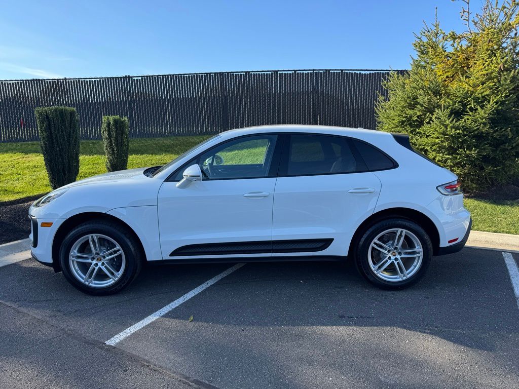 2025 Porsche Macan  2