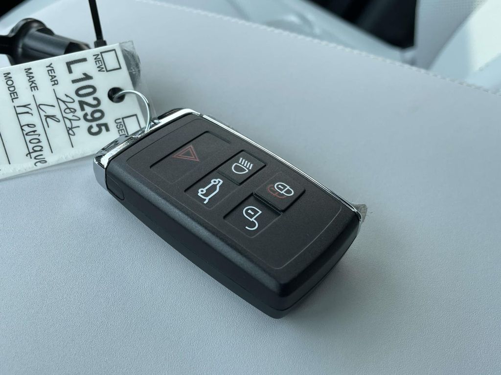 New 2026 Black Land Rover X-Dynamic SE image 40