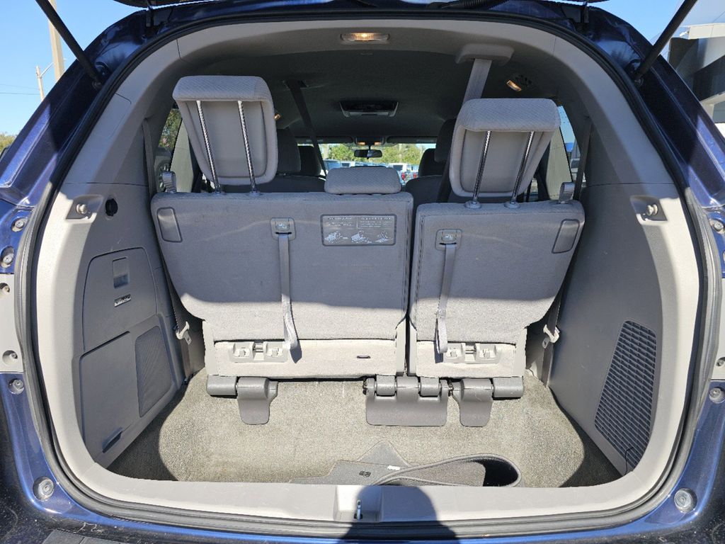 2017 Honda Odyssey SE 9