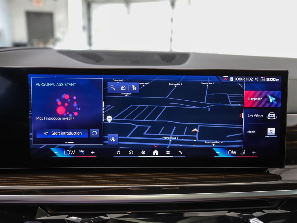 Thumbnail: 2026 BMW X7 - 15