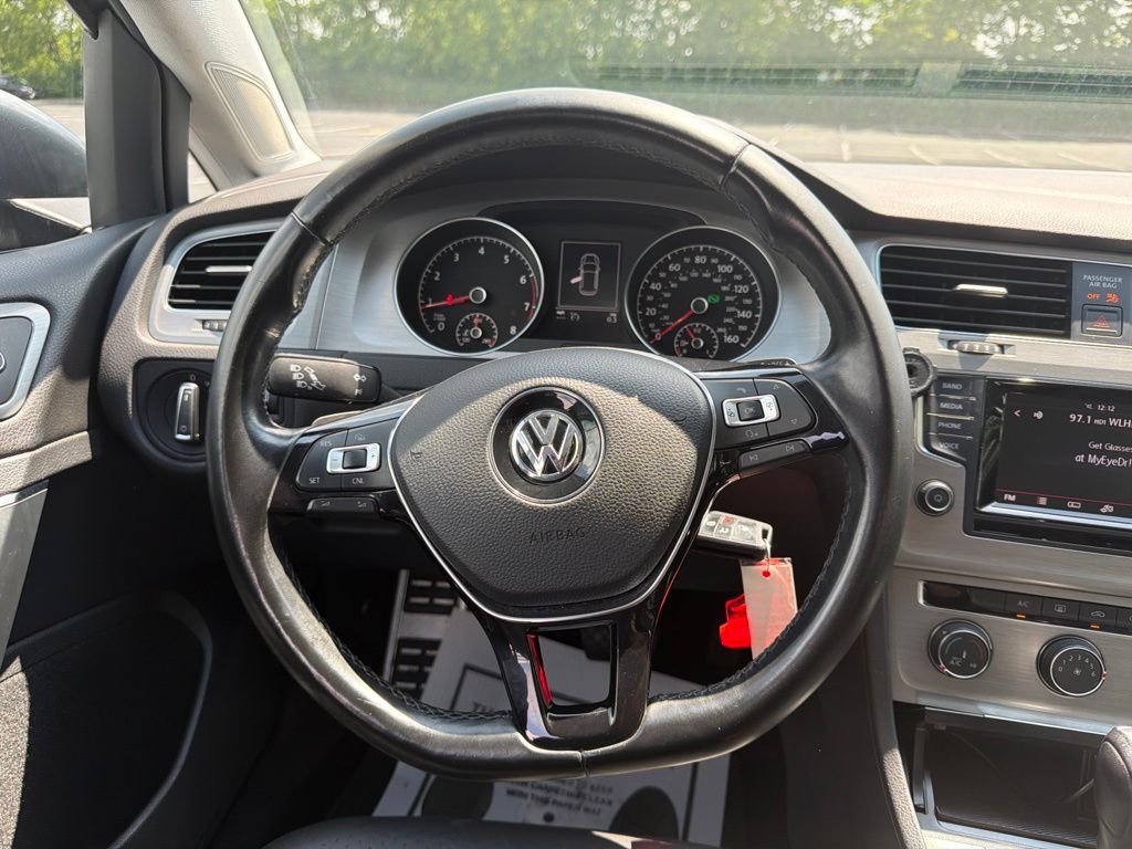 Thumbnail: 2015 Volkswagen Golf - 12