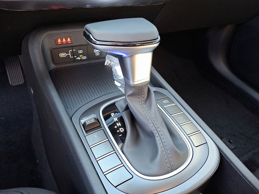 2025 Hyundai Kona SEL 8