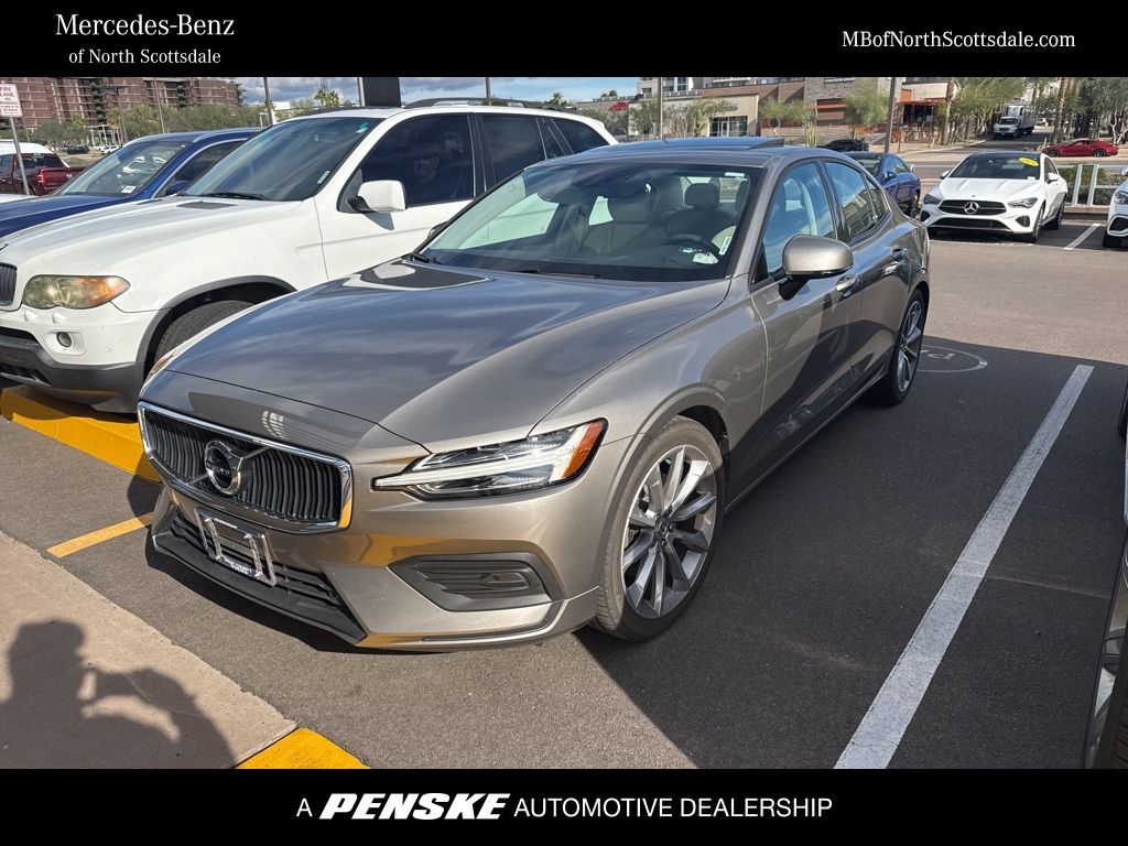 2019 Volvo S60 Momentum's photo