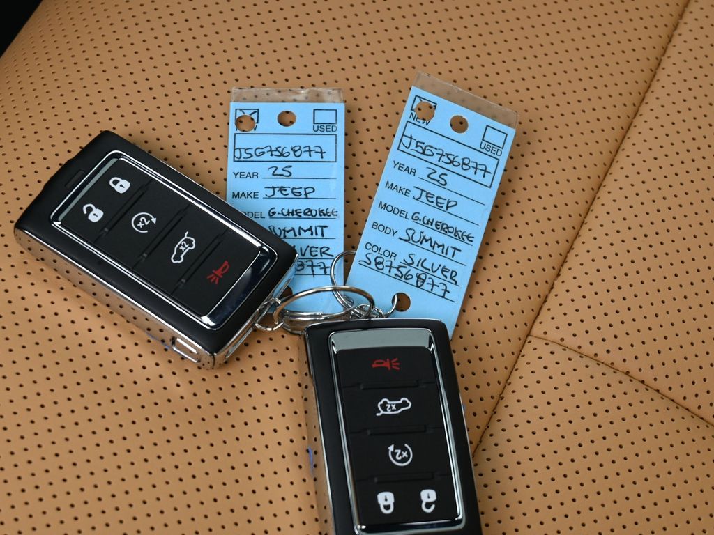 New 2025 Silver Zynith Jeep Summit image 19