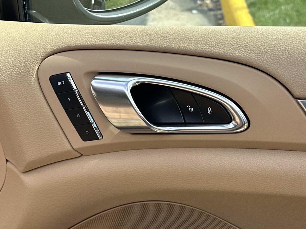 Thumbnail: 2014 Porsche Cayenne - 20