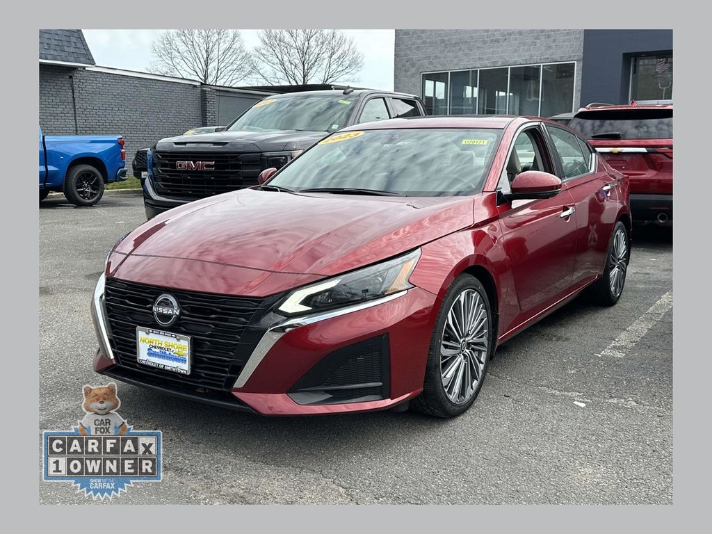 Red (Scarlet Ember Tintcoat) 2023 Nissan Altima 2.5 SL FWD Sedan Front-Wheel Drive Continuously Variable Transmission