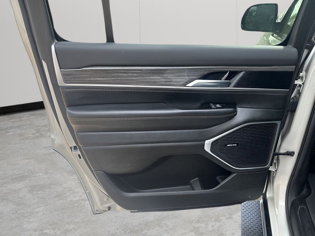 Used 2022 White Jeep Series II image 17