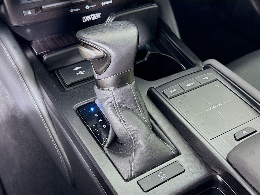 Thumbnail: 2021 Lexus ES - 17
