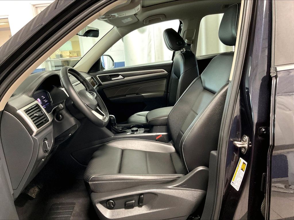 2023 Volkswagen Atlas — photo 10