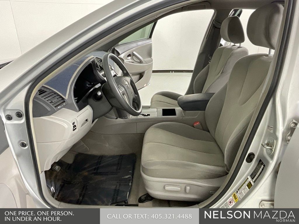 Used 2008 Silver Toyota LE image 11