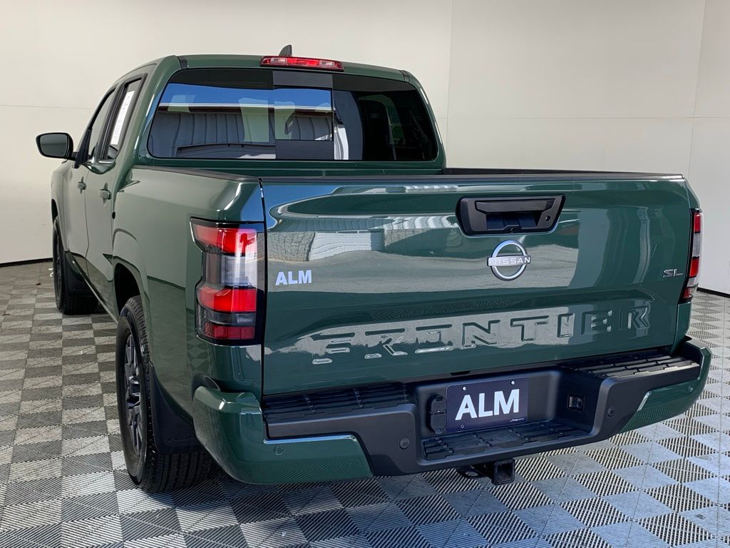2024 Nissan Frontier SL photo 3