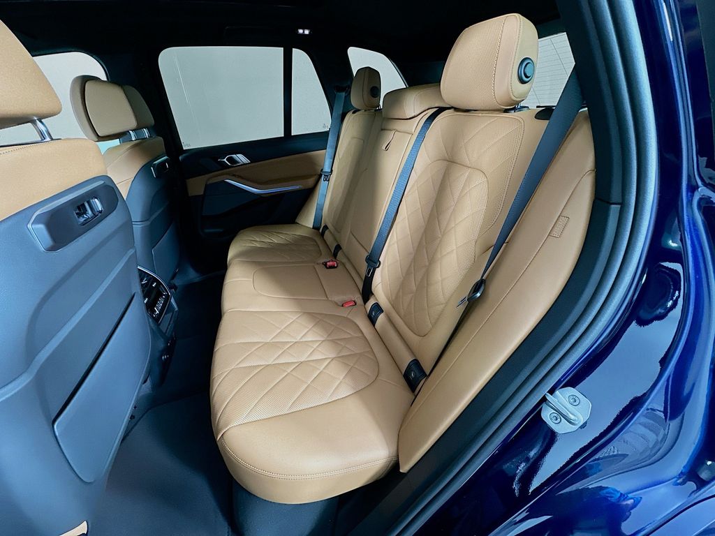 Thumbnail: 2026 BMW X5 - 17