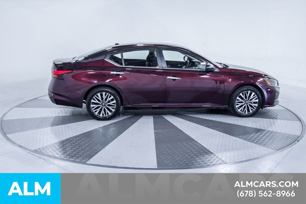Used 2025 Red Nissan 2.5 SV image 11