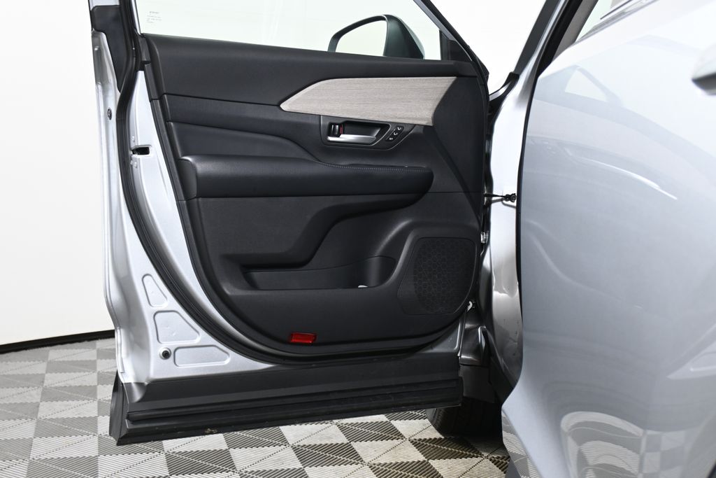 Thumbnail: 2024 Toyota Grand Highlander - 27