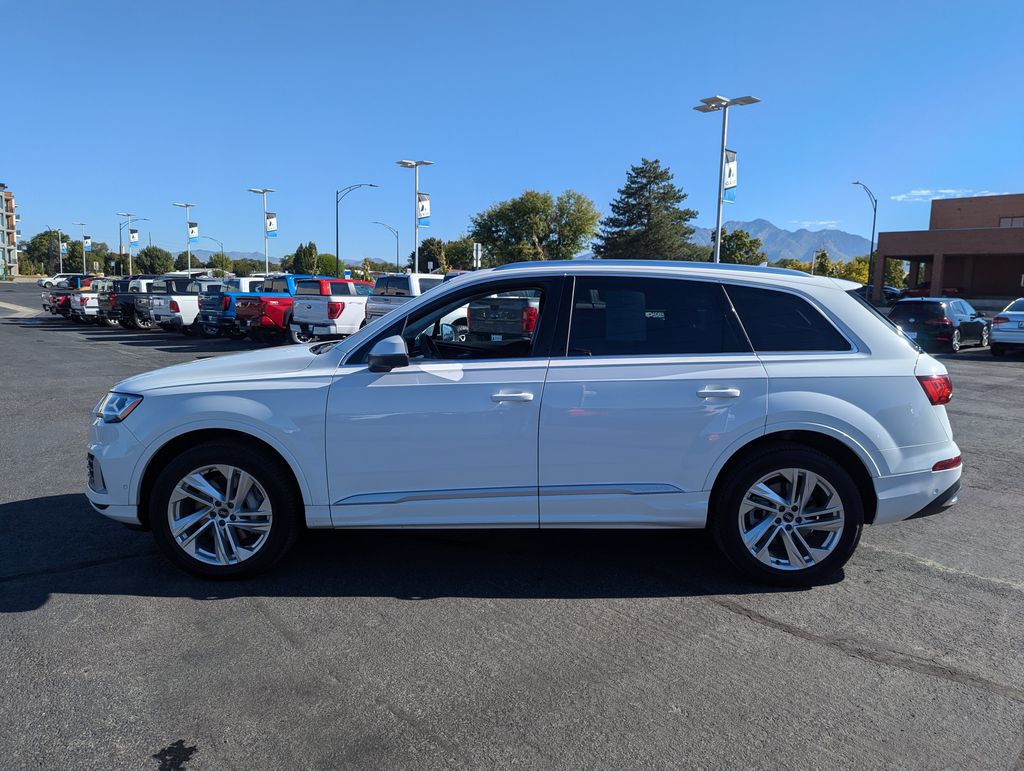 2022 Audi Q7 45 Premium Plus 8