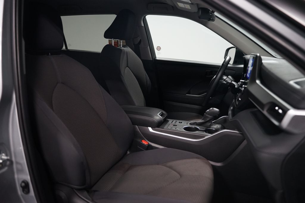 Thumbnail: 2024 Toyota Highlander - 14