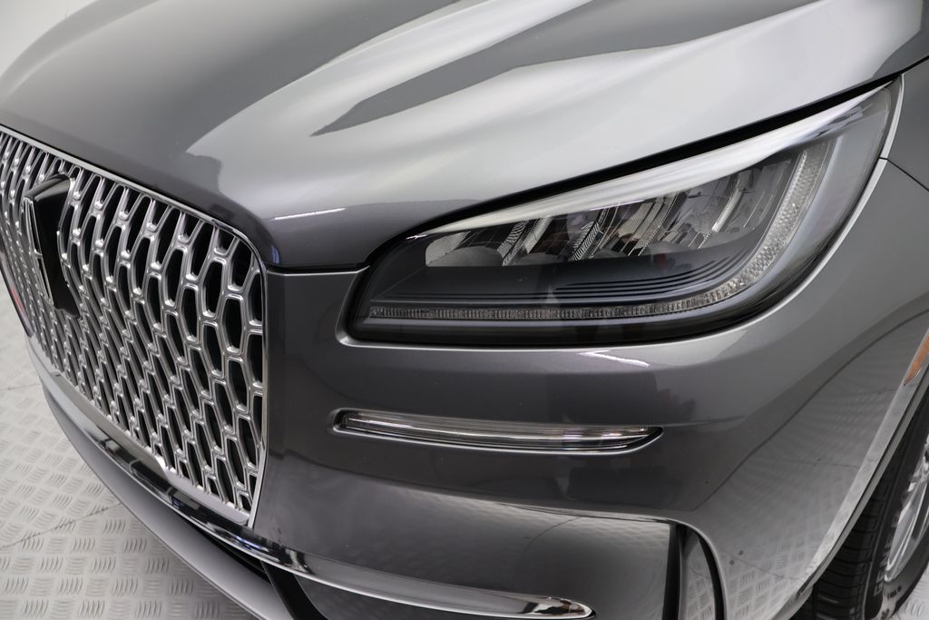 Thumbnail: 2023 Lincoln Corsair - 3