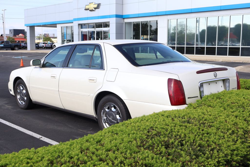 2001 Cadillac DeVille Base 8