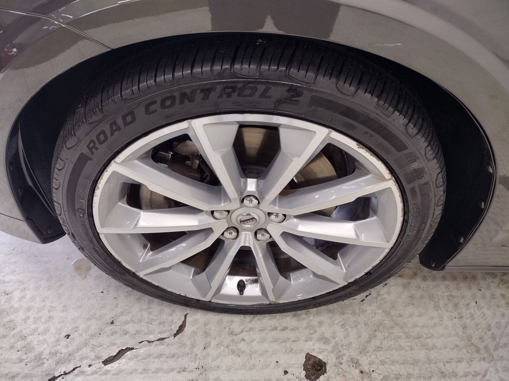 2021 Volvo S60 T6 Momentum