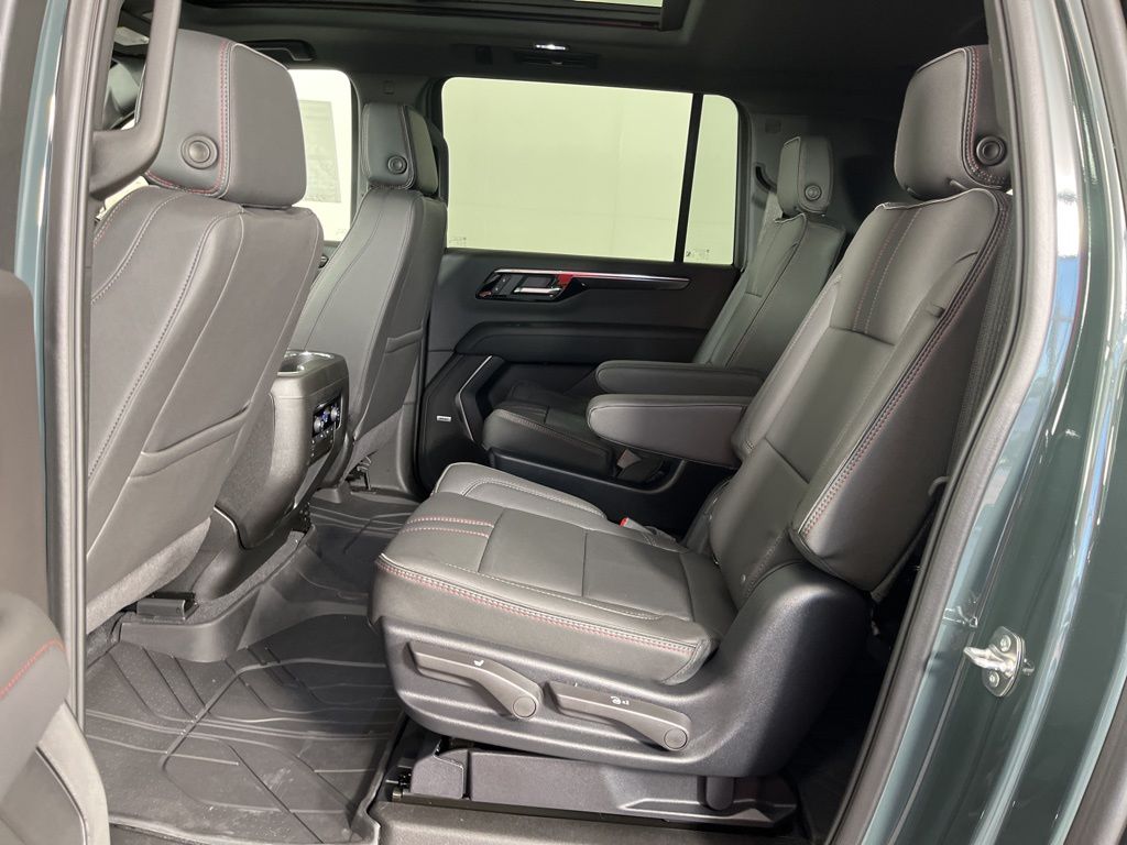 2025 Chevrolet Suburban RST 26