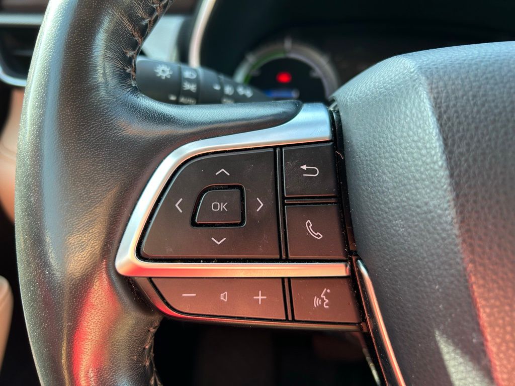 Thumbnail: 2021 Toyota Highlander - 21