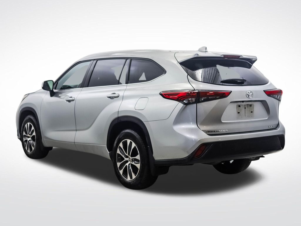 Thumbnail: 2022 Toyota Highlander - 3