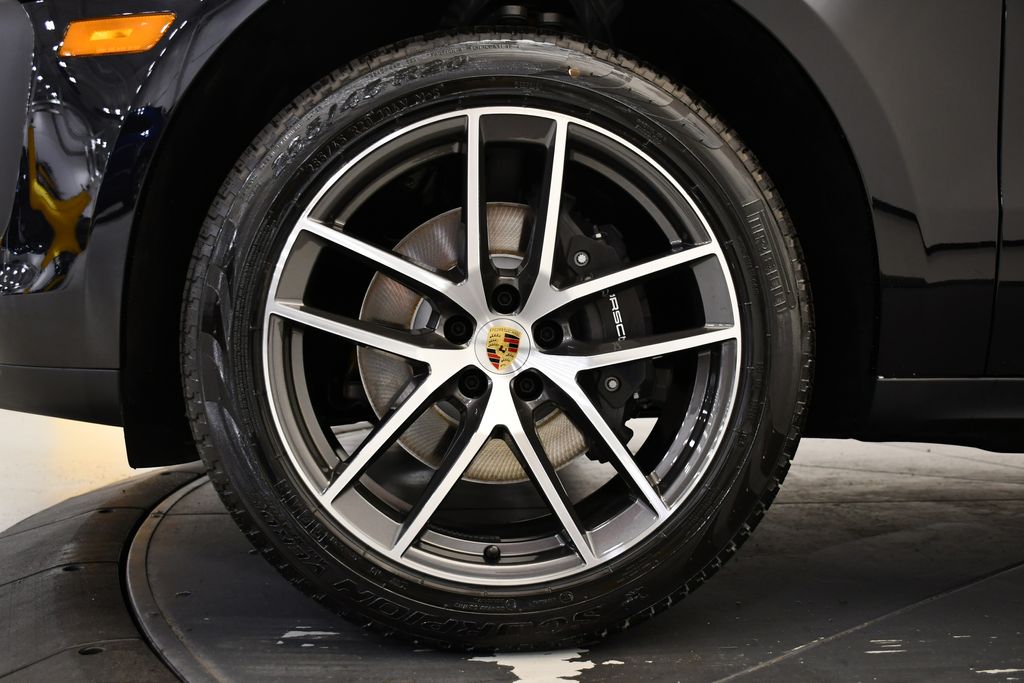 Thumbnail: 2025 Porsche Macan - 16