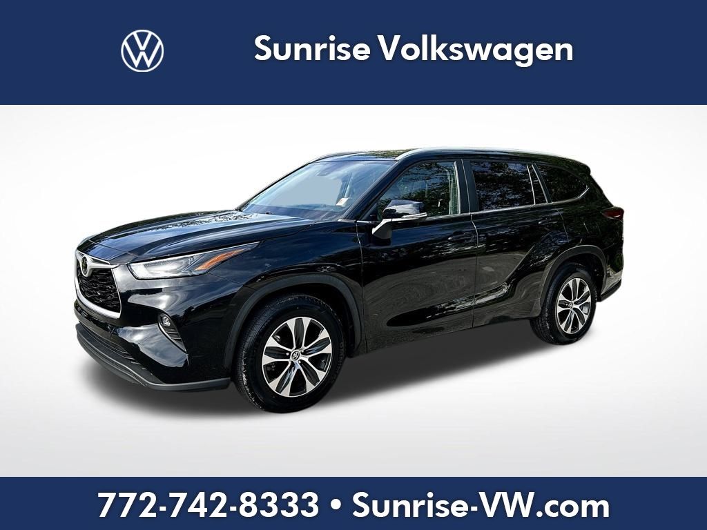 2023 Toyota Highlander XLE's photo