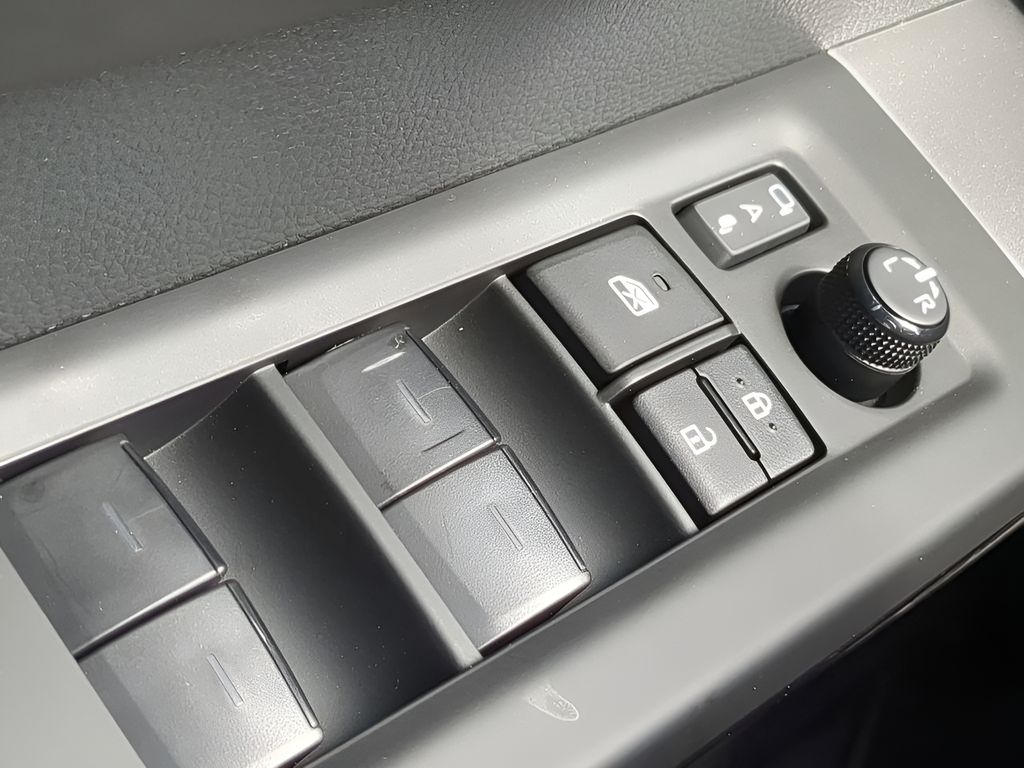 2025 Toyota Tundra Platinum - Photo 24