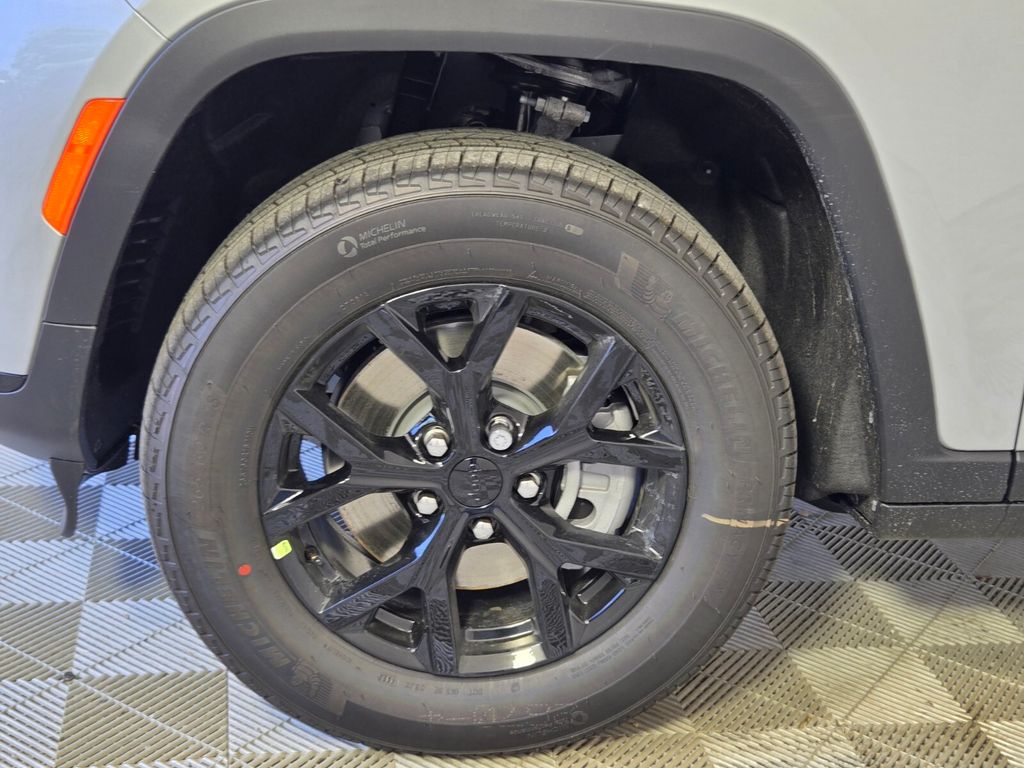 new 2025 Jeep Grand Cherokee L car, priced at $32,230