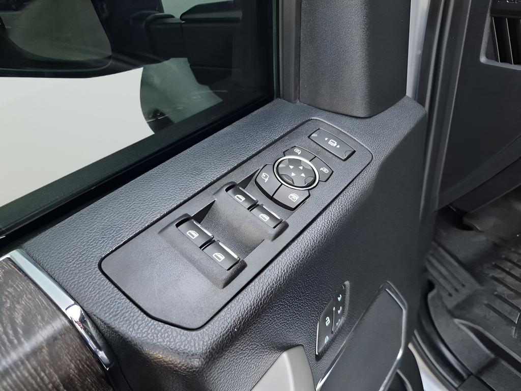 Used 2020 Silver Ford Lariat image 26