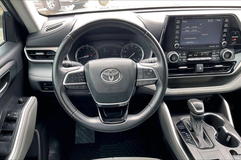 Used 2021 Toyota Highlander XLE 4D Sport Utility