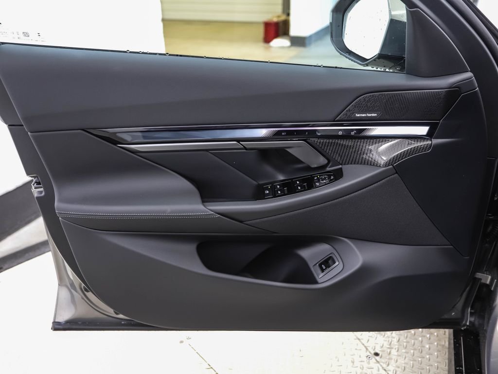 Thumbnail: 2027 BMW 5 Series - 9