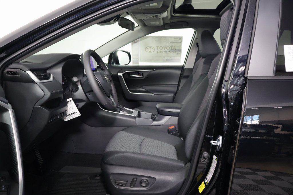 Thumbnail: 2025 Toyota RAV4 - 5