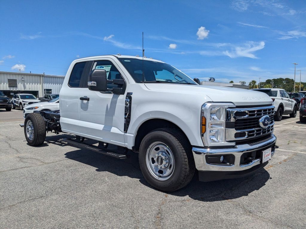 2025 Ford F-350 Chassis XL