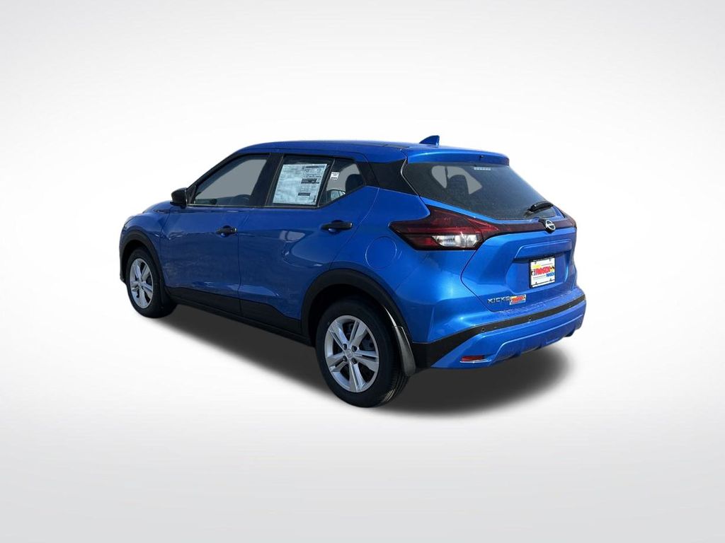 2025 Nissan Kicks S photo