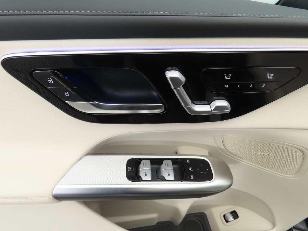 2024 Mercedes-Benz GLC 300 23