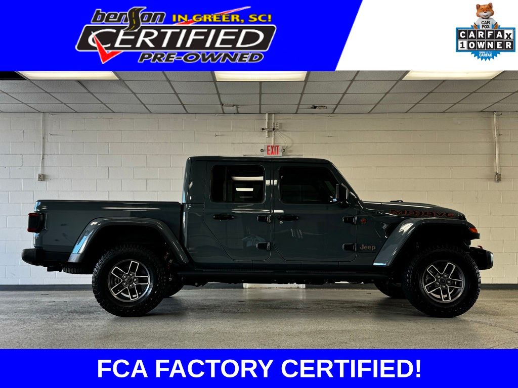 Anvil Clearcoat 2025 Jeep Gladiator Pickup Truck Four-Wheel Drive 8-Speed Automatic
