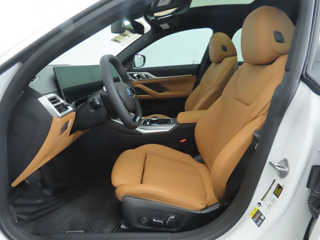 Thumbnail: 2025 BMW i4 - 20