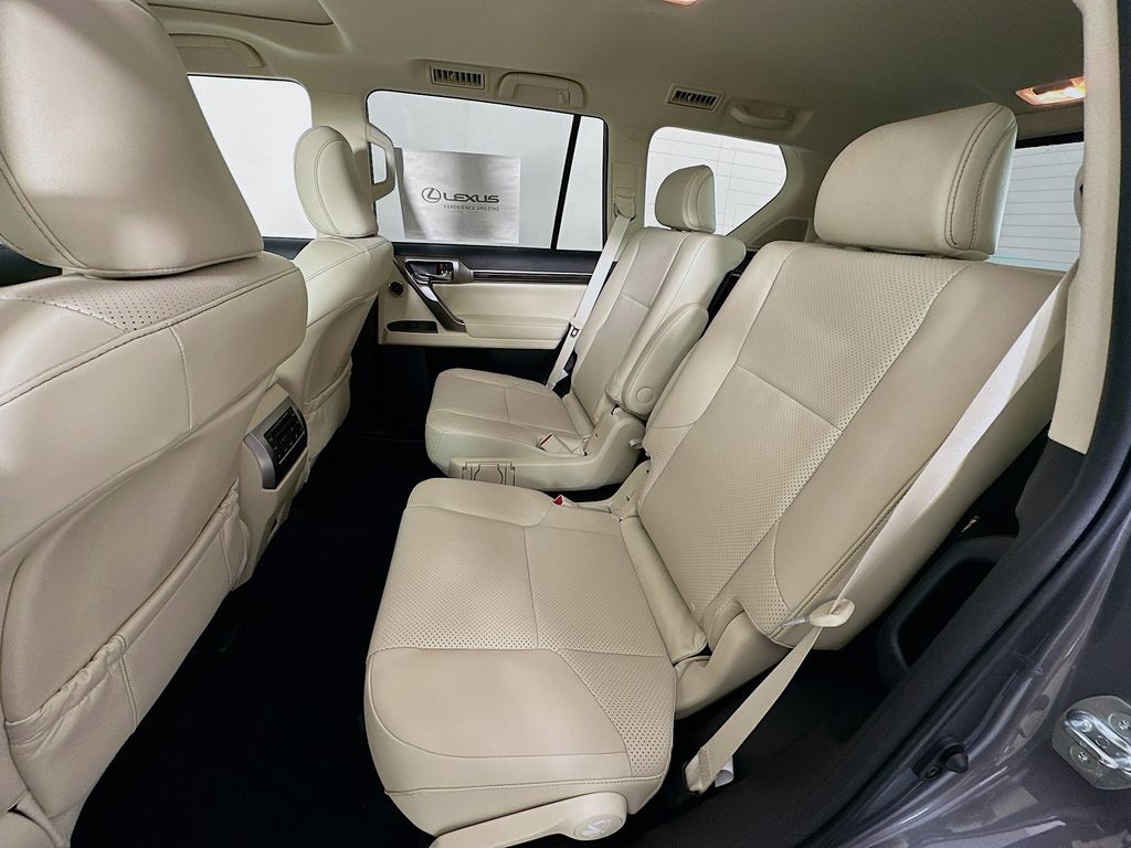 2023 Lexus GX 460 Luxury 17