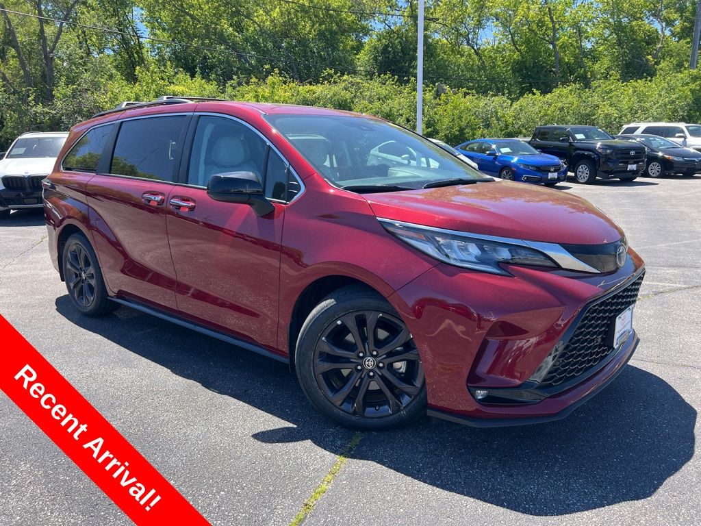 2024 Toyota Sienna XSE 7-Passenger Hybrid FWD's photo