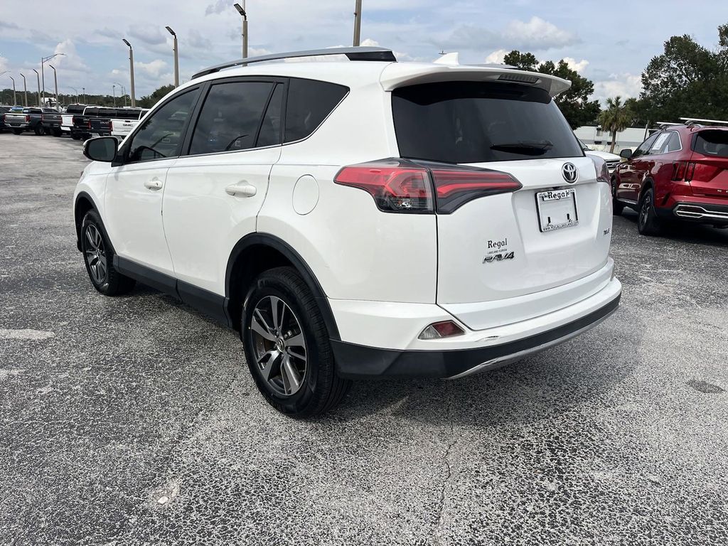 2018 Toyota RAV4 XLE 8