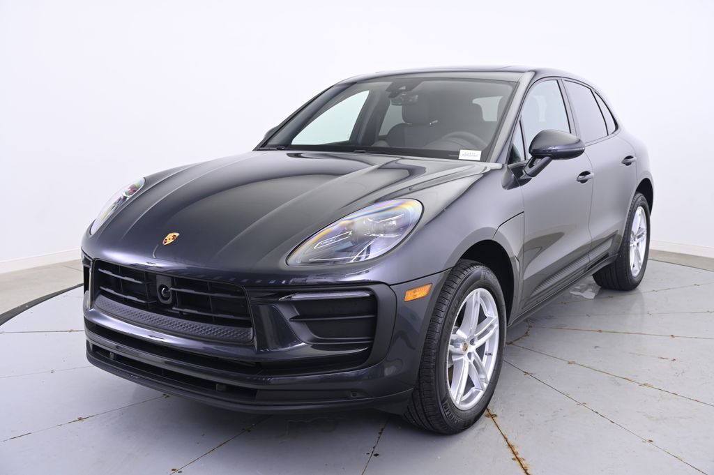 Thumbnail: 2025 Porsche Macan - 1