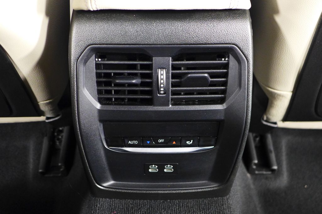 Thumbnail: 2023 BMW 3 Series - 24