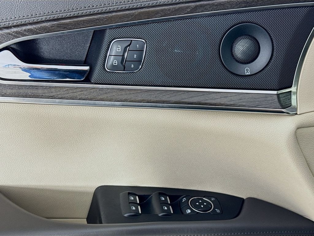 Used Car 2020 Lincoln Nautilus  Reserve For Sale Under $25,000 In Austin, Texas