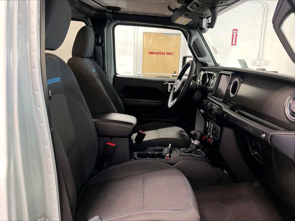 2023 Jeep Wrangler — photo 11