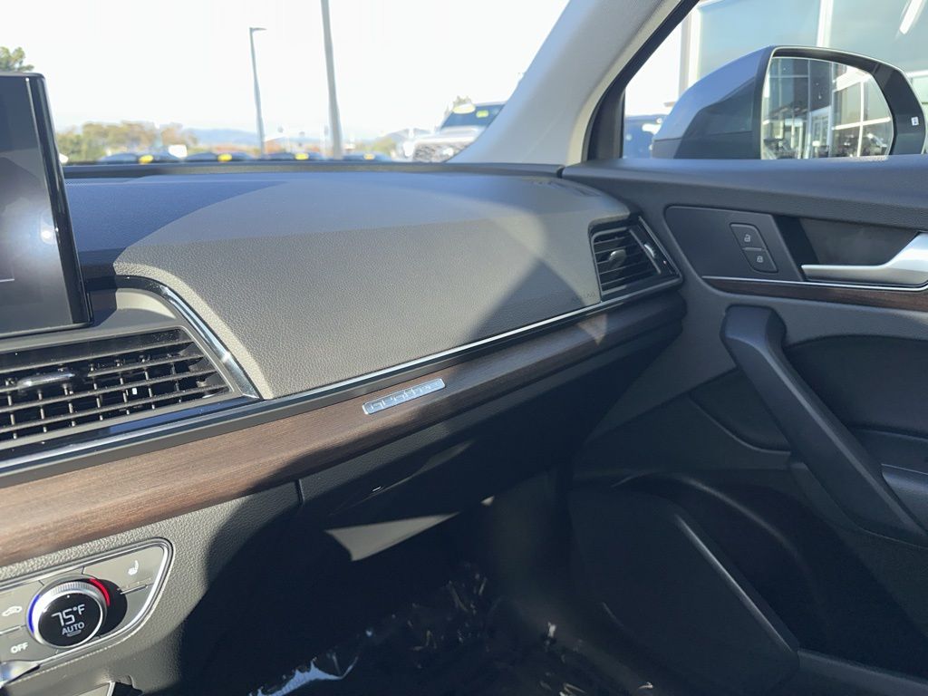 Thumbnail: 2022 Audi Q5 - 16