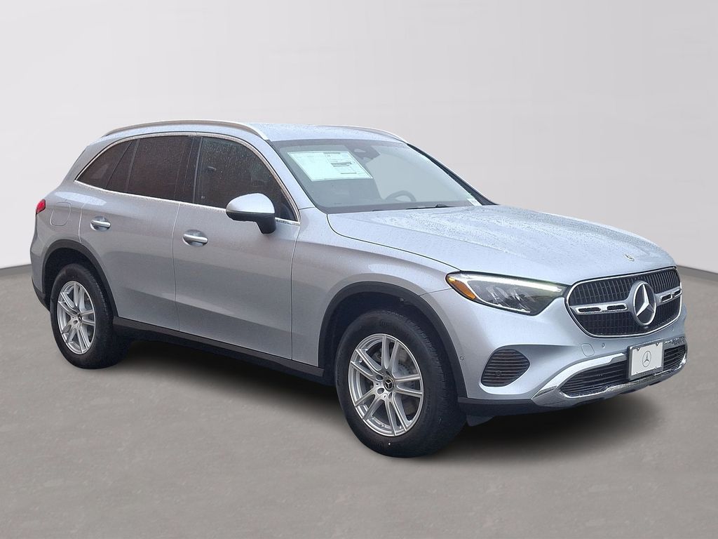 2025 Mercedes-Benz GLC 300 2