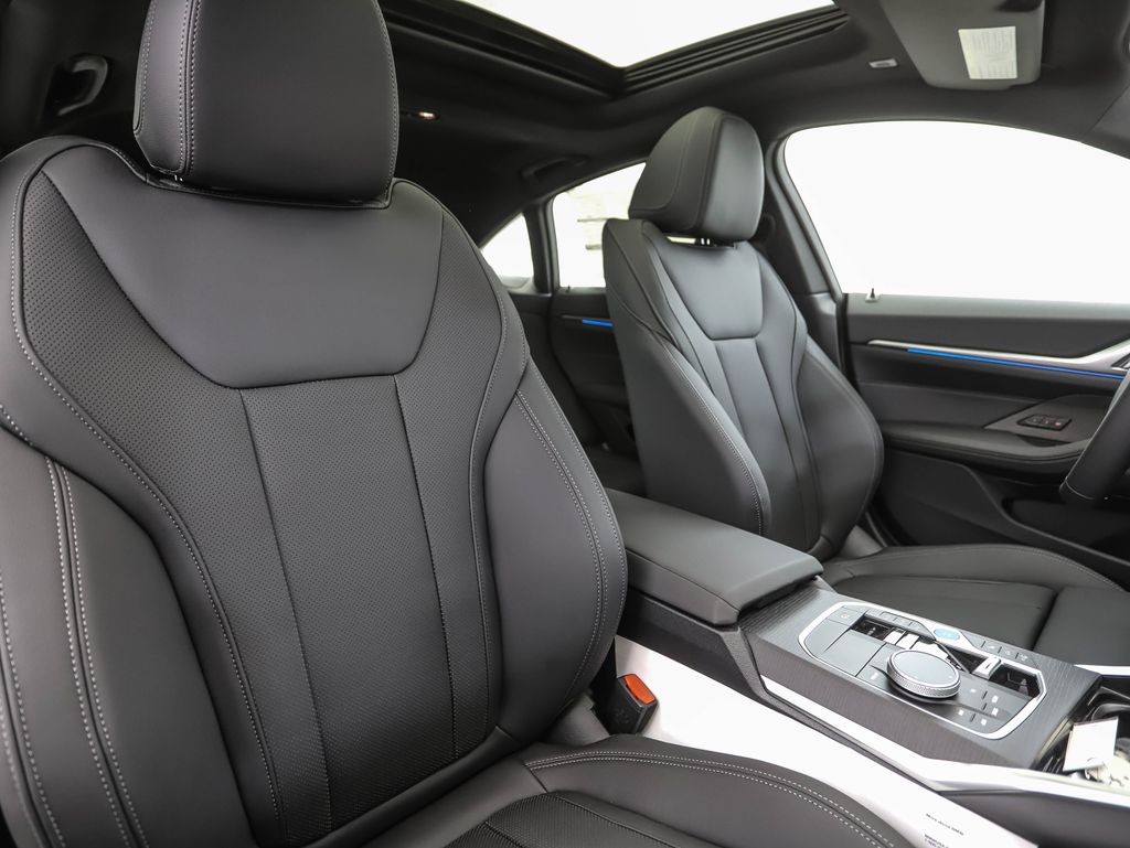 Thumbnail: 2026 BMW i4 - 32