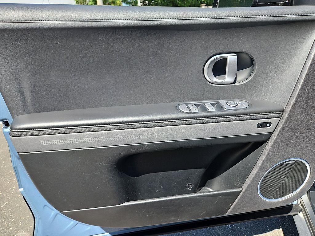 Thumbnail: 2022 Hyundai Ioniq 5 - 12